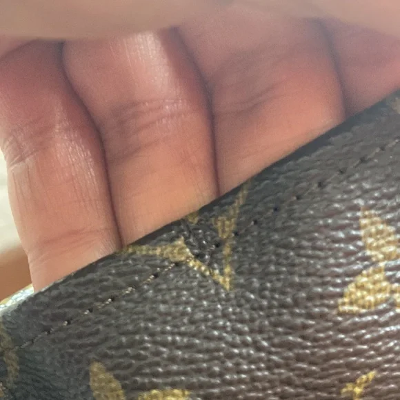 Authentic Louis Vuitton Sac Flat - Picture 5 of 9